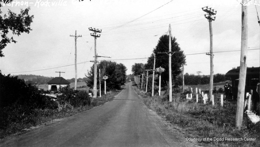 Railroad crossing at Hartford Turnpike