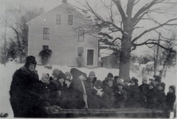 The former Dobsonville Tavern and children 