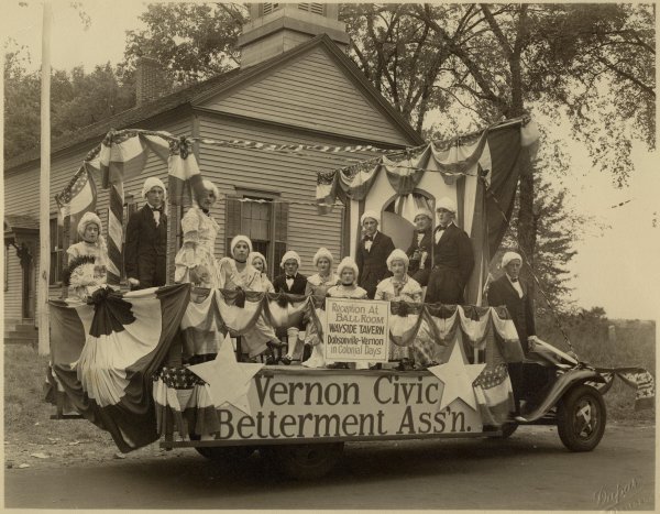 Parade Float in front of the Dobsonville Schoolhouse